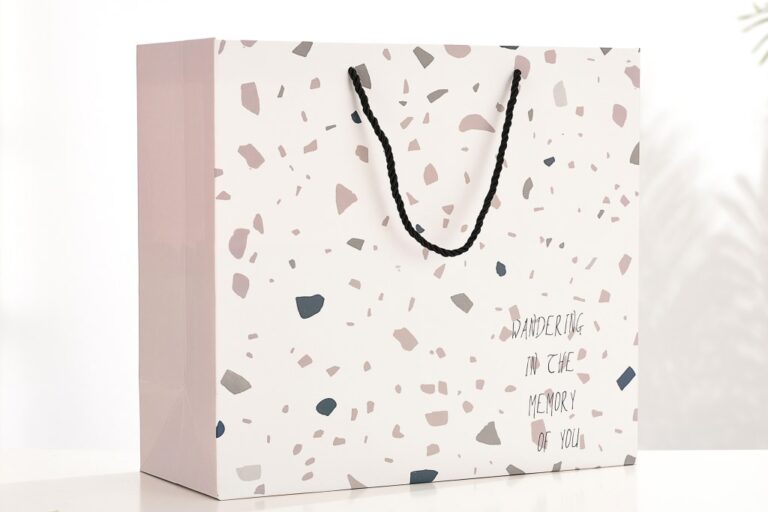 Irregular spotted paper carry bag (4)