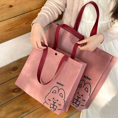 Cute Cartoon Non-Woven Gift Bags for Kids Clothing and Wholesale Packaging 