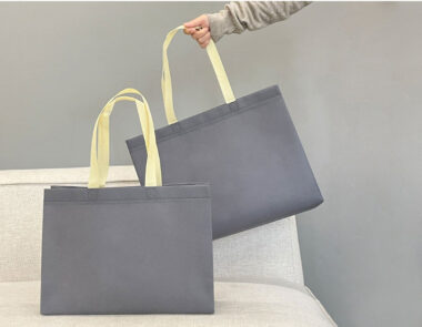 Custom Printed Fashion Non-Woven Carry Bags for Clothing Stores