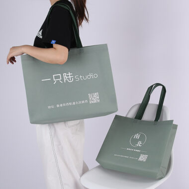 Custom Non-Woven Fashion Tote Bags for Girls' Clothing Store & Promotions
