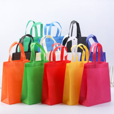 Custom Non-Woven Fashion Tote Bags for Girls' Clothing Store & Promotions