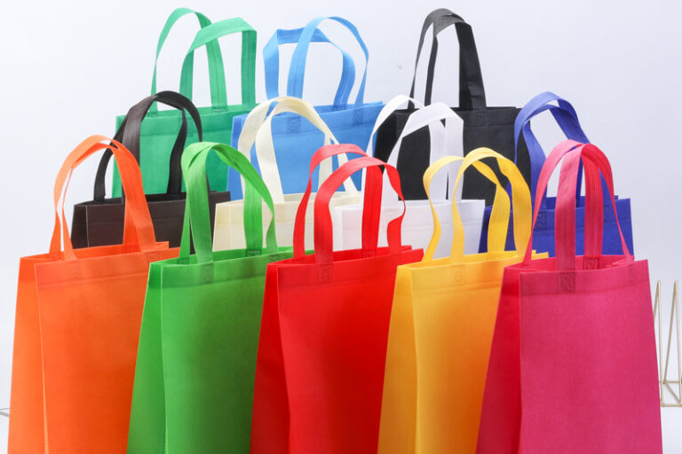 Fashion Non Woven Carry Bags Custom Printing for Kidswear & Promotional Shopping (4) Custom Non-Woven Fashion Tote Bags for Girls' Clothing Store & Promotions