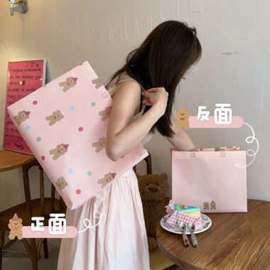 Cartoon Bear Non-Woven Carry Bags for Kidswear Stores and Gift Packaging