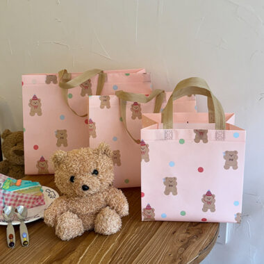 Cartoon Bear Non-Woven Carry Bags for Kidswear Stores and Gift Packaging
