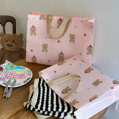 Cartoon Bear Non-Woven Carry Bags for Kidswear Stores and Gift Packaging