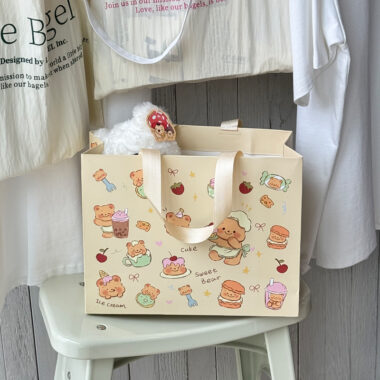 Custom Logo Printed Kraft Paper Gift Bags for Kids' Birthday Parties 