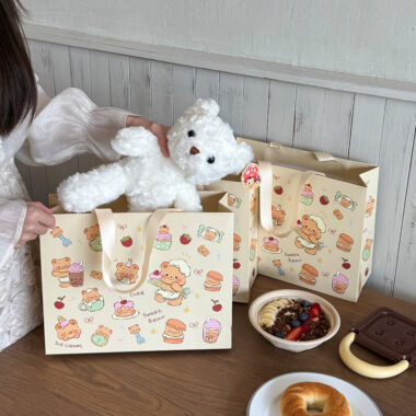 Custom Logo Printed Kraft Paper Gift Bags for Kids' Birthday Parties 