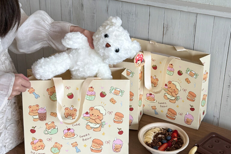 Custom Logo Printed Kraft Paper Gift Bags for Kids' Birthday Parties