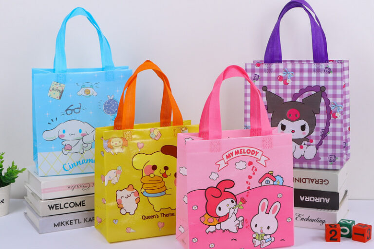 Sanrio Cartoon Non-Woven Tote Bags for Kids Gift Packaging & Wholesale