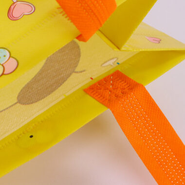 Sanrio Cartoon Non-Woven Tote Bags for Kids Gift Packaging & Wholesale